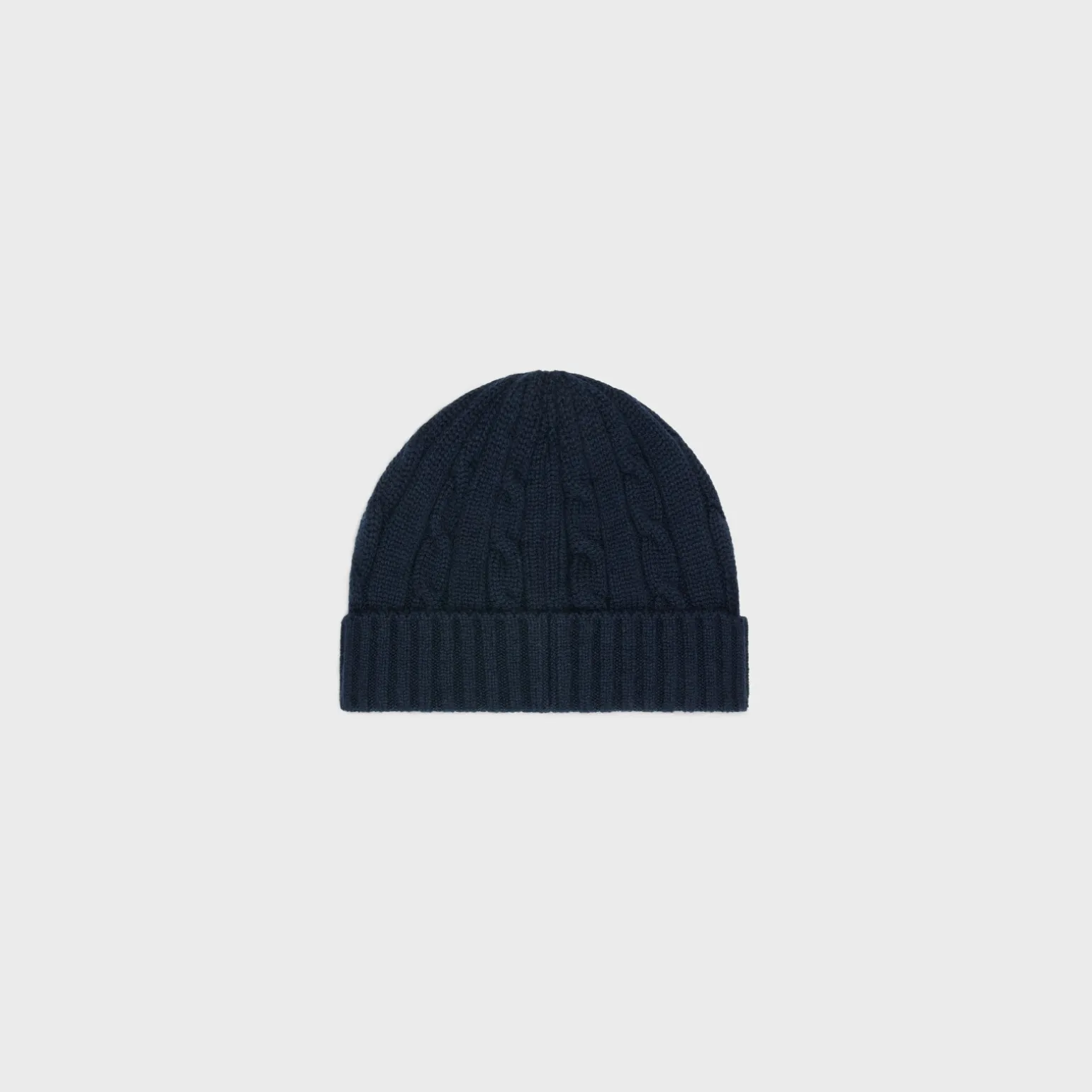 cable-knit triomphe beanie in cashmere