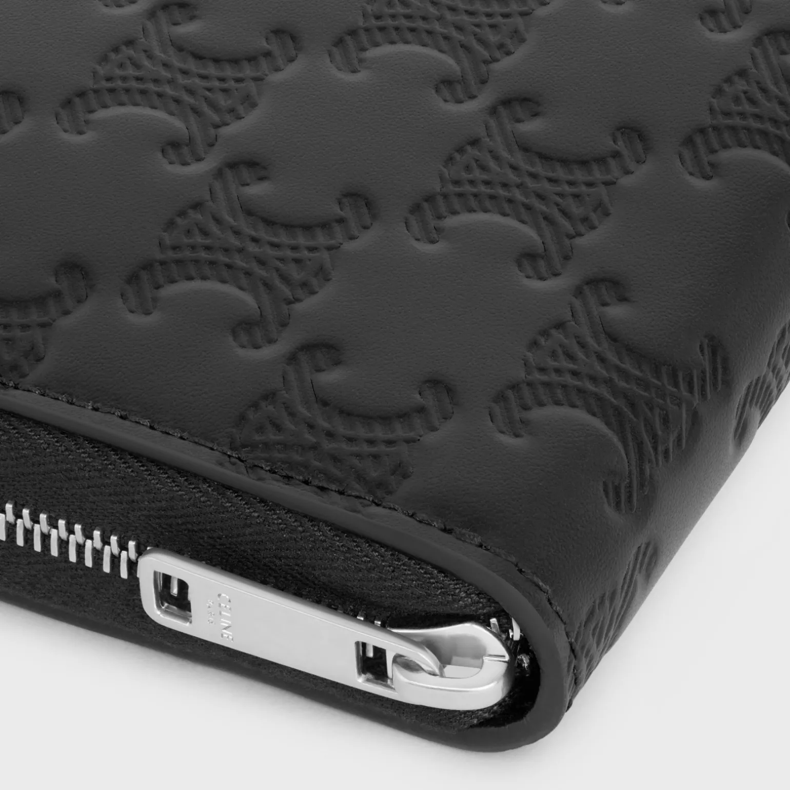 Large Zipped Wallet Triomphe L.Embossed Calf T.Emb BLACK