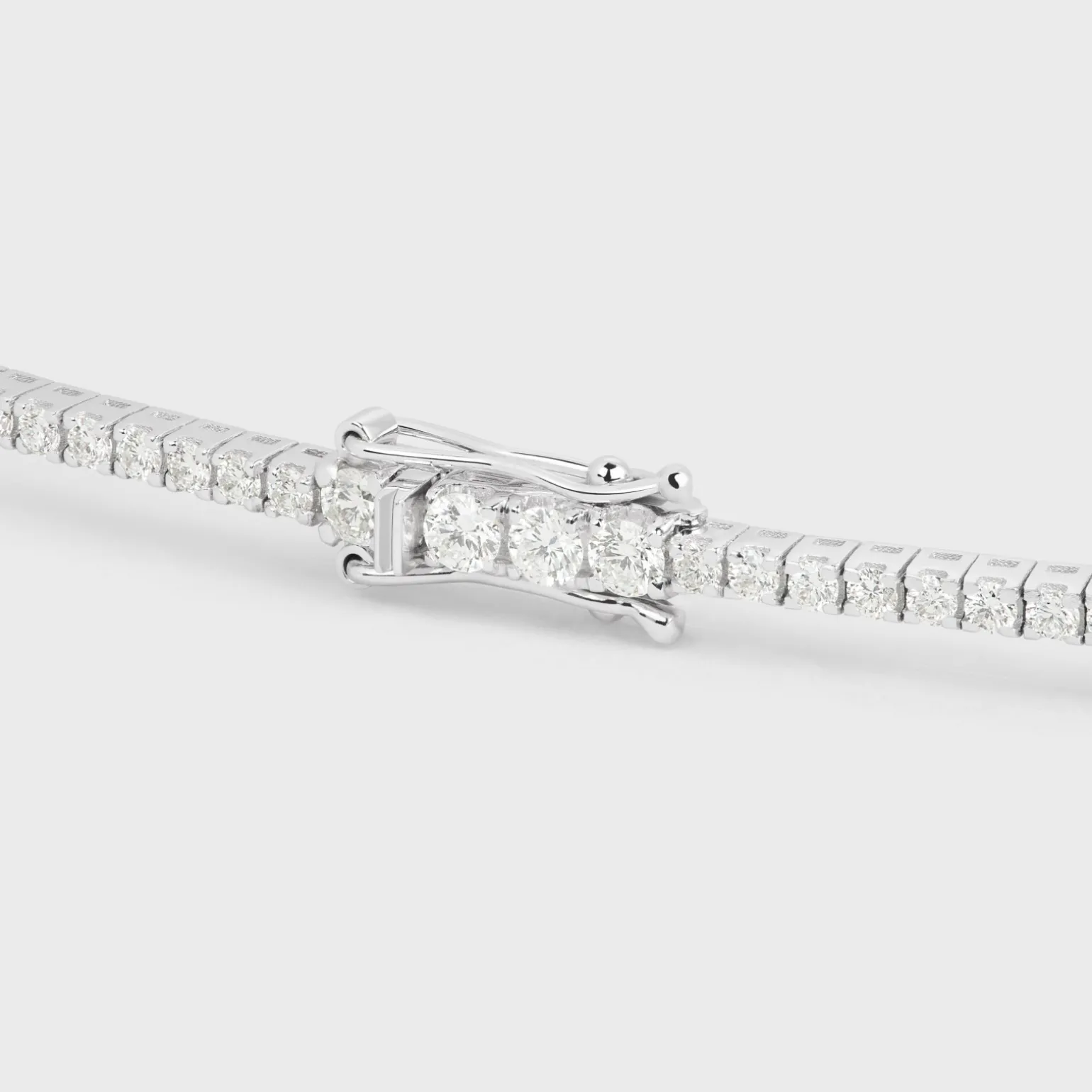 Tennis Bracelet in White Gold and Diamonds