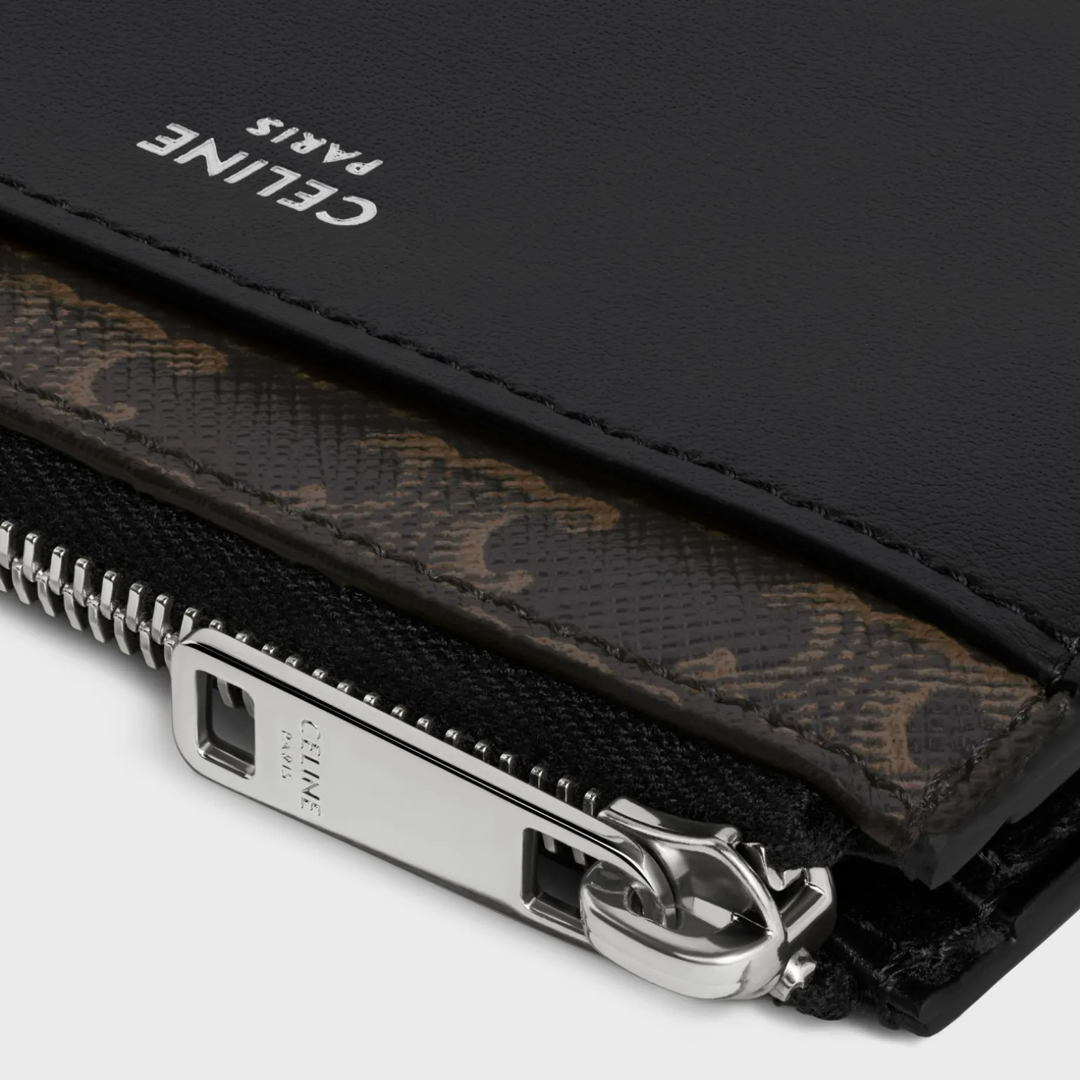 Zipped Card Holder Triomphe Canvas & Lambskin BLACK